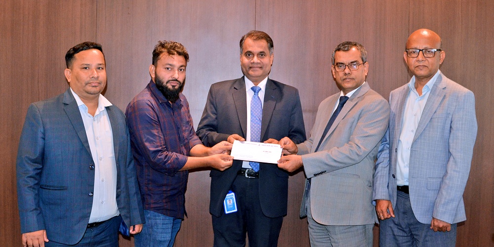Shahjalal Islami Bank PLC. provided financial assistance to  a blood cancer patient for his treatment