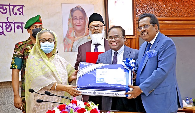 Shahjalal Islami Bank donates 75,000 (seventy-five thousand) pcs.  of Blankets to Hon'ble Prime Minister's Relief Fund
