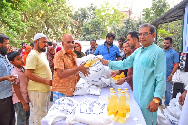 Shahjalal Islami Bank Limited distributed relief items as Eid gifts among unemployed workers and helpless people in the lower region of capital city Dhaka