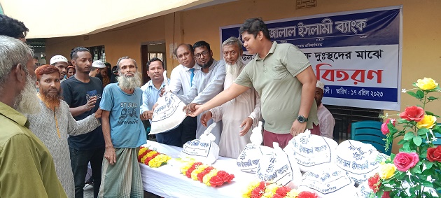 Shahjalal Islami Bank Limited distributed relief items as Eid gifts among unemployed workers and helpless people in Narsingdi District